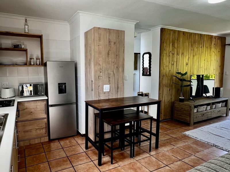 STYLISH, SECURE LIVING ON THE EDGE OF GEORGE CBD - Photo 6