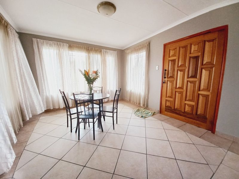Immaculate and Spacious 4 Bedroom Family Home with Exceptional Entertainment Features in Elsburg, Germiston - Photo 5