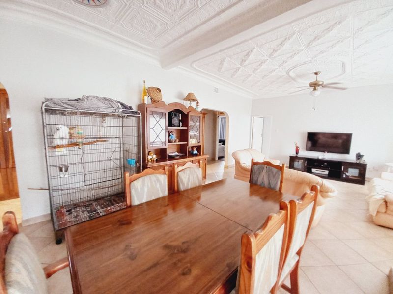 Immaculate and Spacious 4 Bedroom Family Home with Exceptional Entertainment Features in Elsburg, Germiston - Photo 6