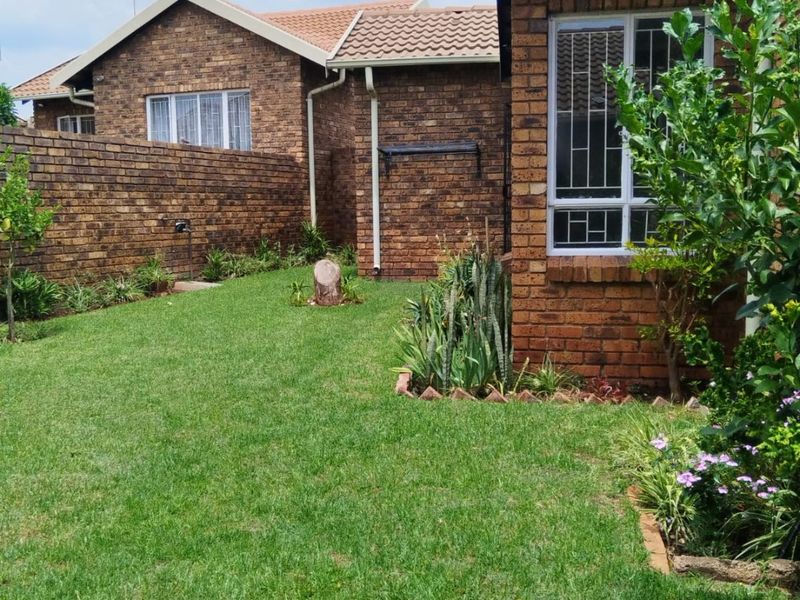 Private dog friendly townhouse! - Photo 4