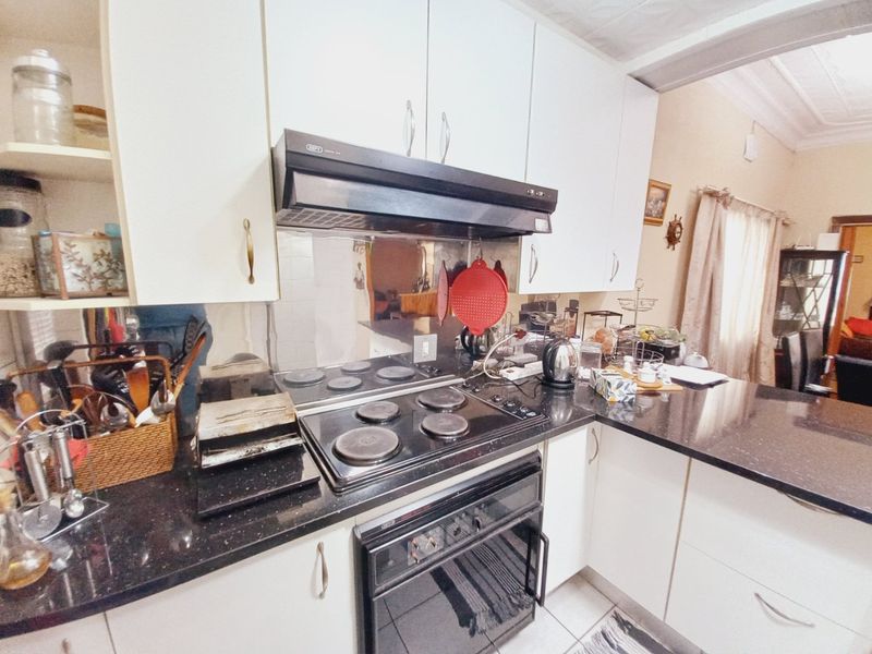 Charming 3 Bedroom Family Home with Flatlet and Versatile Living in Primrose Hill, Germiston - Photo 10