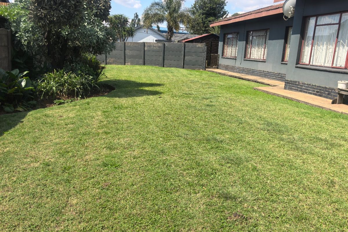 Prime property,Big yard for more extensions - Photo 3