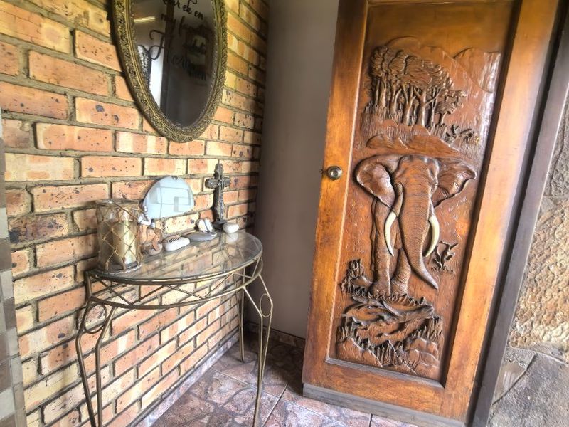 Prime property,Big yard for more extensions - Photo 9