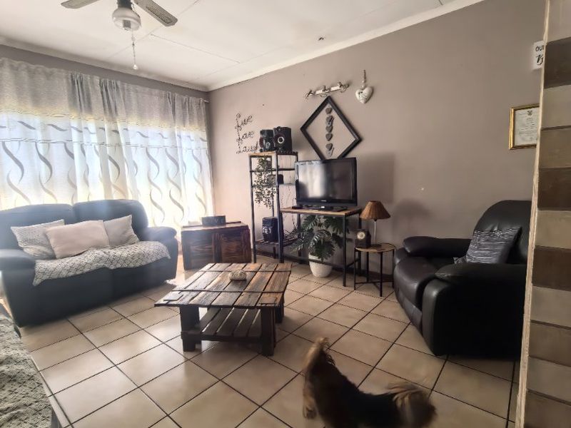 Prime property,Big yard for more extensions - Photo 7