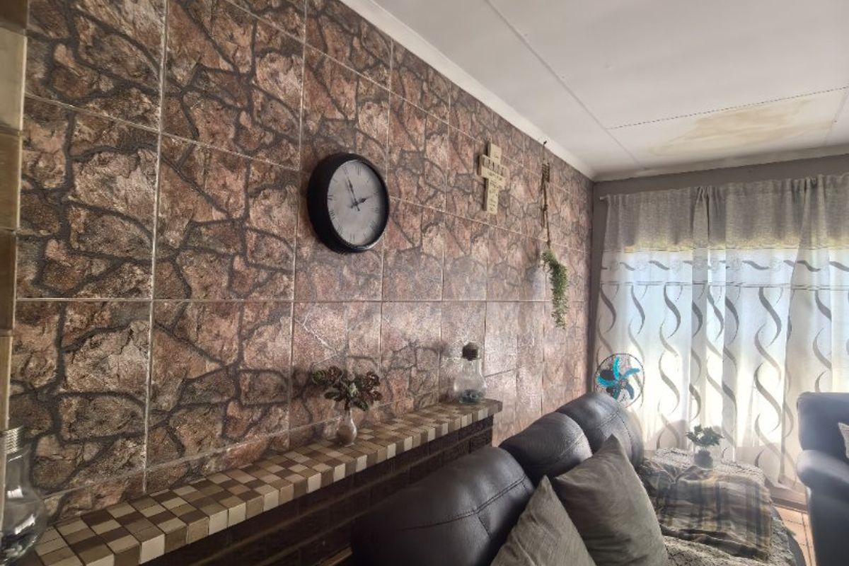 Prime property,Big yard for more extensions - Photo 5