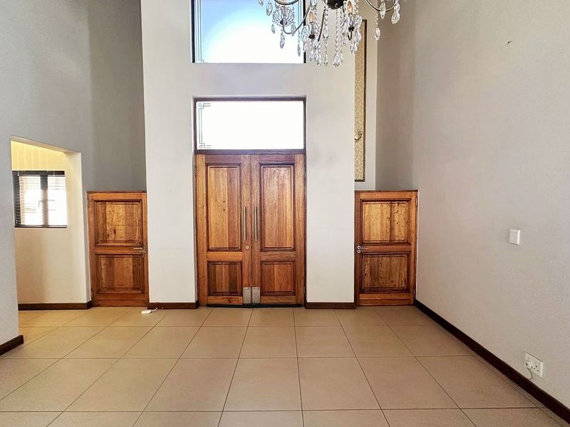 On the Greenbelt  - Peaceful, Private and Comfortable. - Photo 5