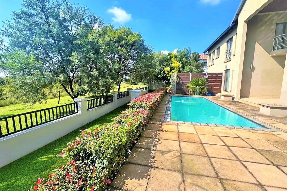 On the Greenbelt  - Peaceful, Private and Comfortable. - Photo 3