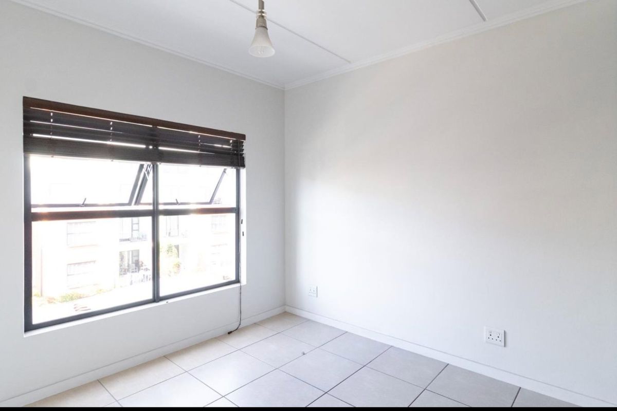 2 Bedroom Apartment for Sale in Greenstone Hill - Photo 2