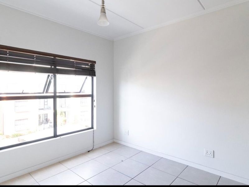 2 Bedroom Apartment for Sale in Greenstone Hill - Photo 2