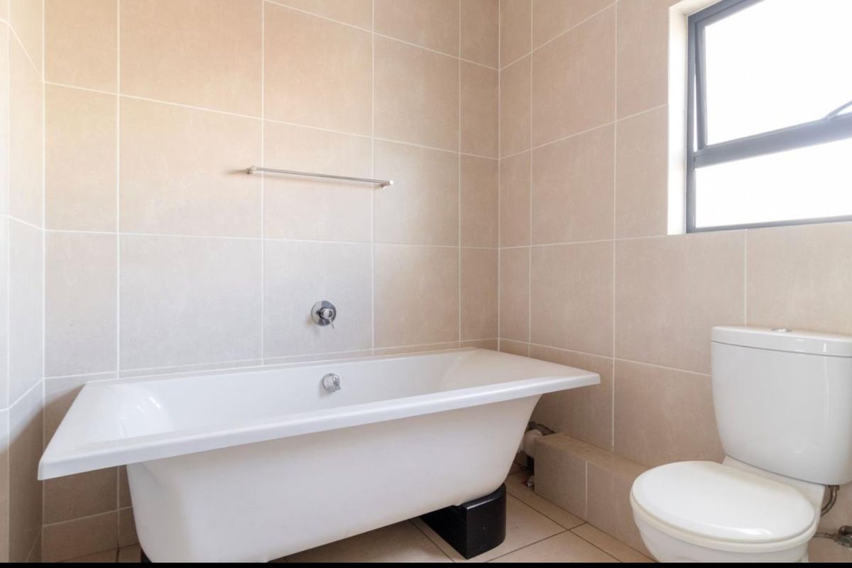 2 Bedroom Apartment for Sale in Greenstone Hill - Photo 4