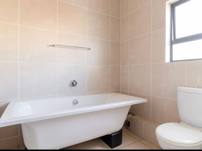 2 Bedroom Apartment for Sale in Greenstone Hill - Photo 4