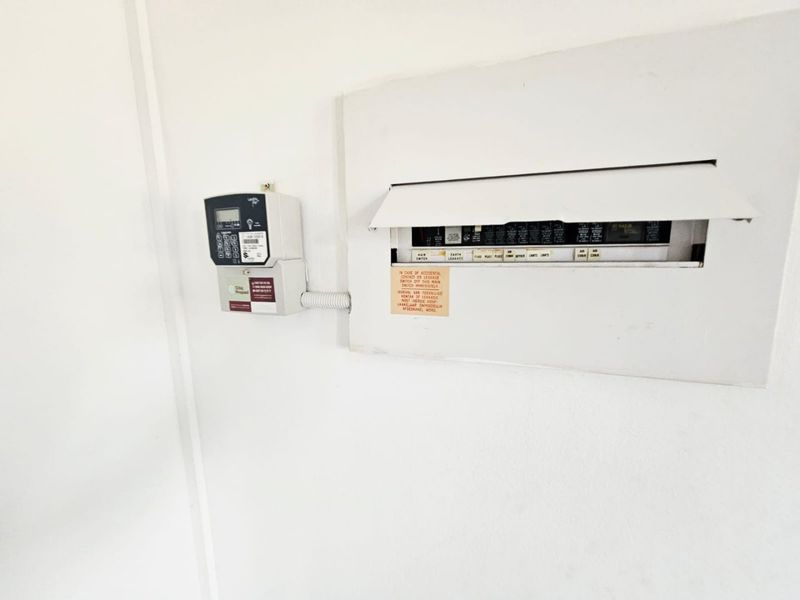 A Lovely commercial unit for rent in Clubview - Photo 4