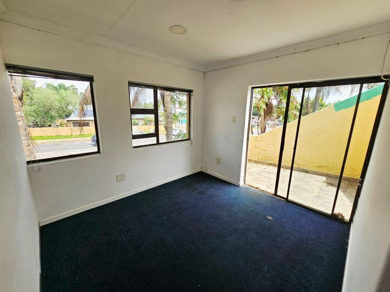 A Lovely commercial unit for rent in Clubview - Photo 5