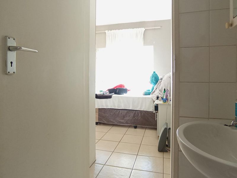 2 bedroom, 2 bathroom apartment in Waterkloof Glen  - Photo 9