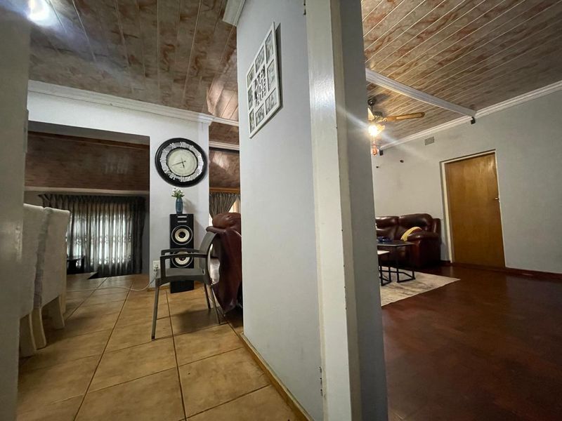 4 Bed House in Meyerspark for Sale - Photo 10