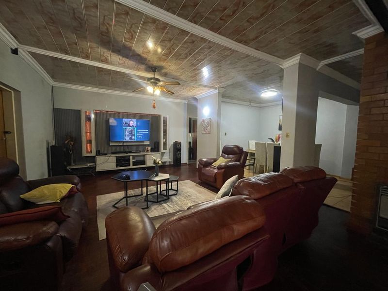 4 Bed House in Meyerspark for Sale - Photo 9