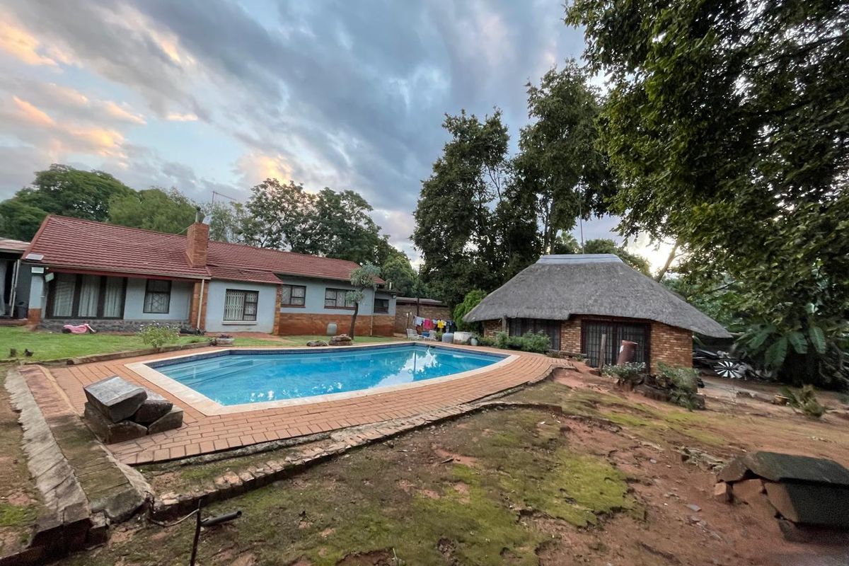 4 Bed House in Meyerspark for Sale - Photo 2