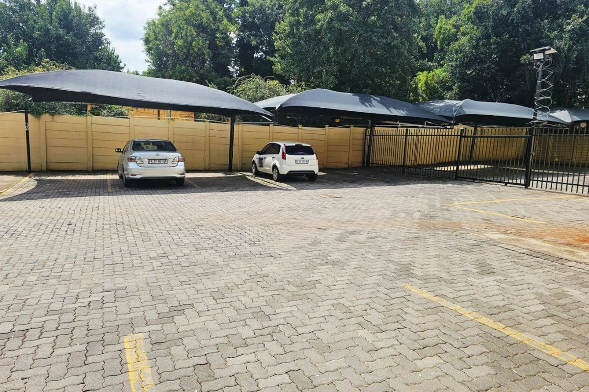 A Lovely Commercial unit for rent in Clubview - Photo 4