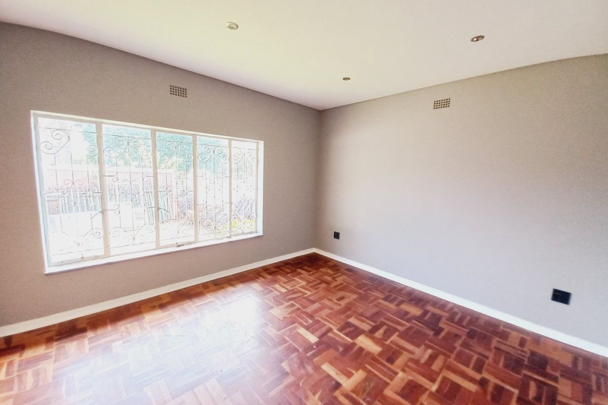 Prime Position Family Home with Modern Cottage and Renovation Potential in a Prestigious Suburb - Photo 3