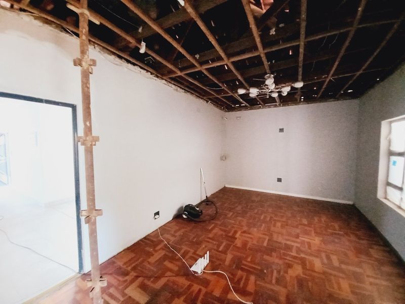 Prime Position Family Home with Modern Cottage and Renovation Potential in a Prestigious Suburb - Photo 2