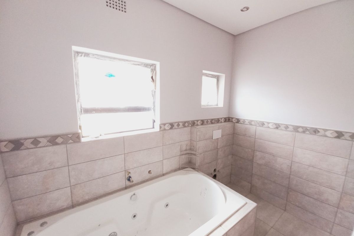 Prime Position Family Home with Modern Cottage and Renovation Potential in a Prestigious Suburb - Photo 4