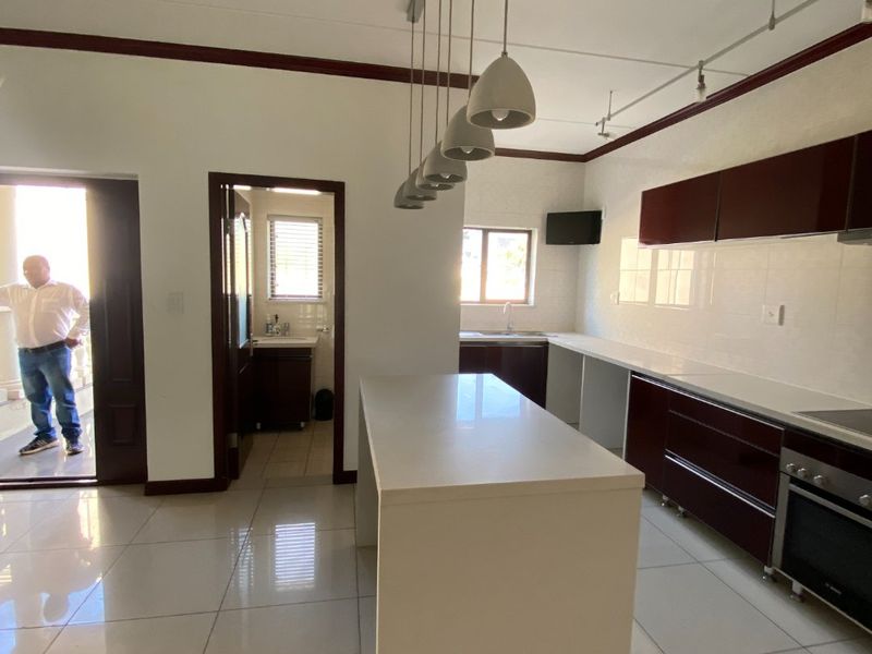 3 BEDROOMS TRIPLEX 2.5 BATHROOMS FOR SALE IN ROSA ROYALE EASTE , - Photo 10
