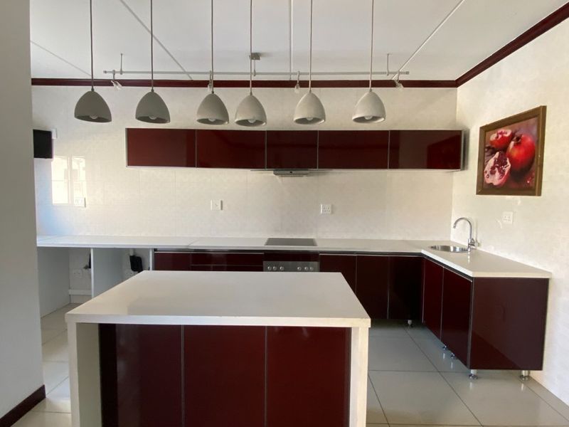 3 BEDROOMS TRIPLEX 2.5 BATHROOMS FOR SALE IN ROSA ROYALE EASTE , - Photo 7