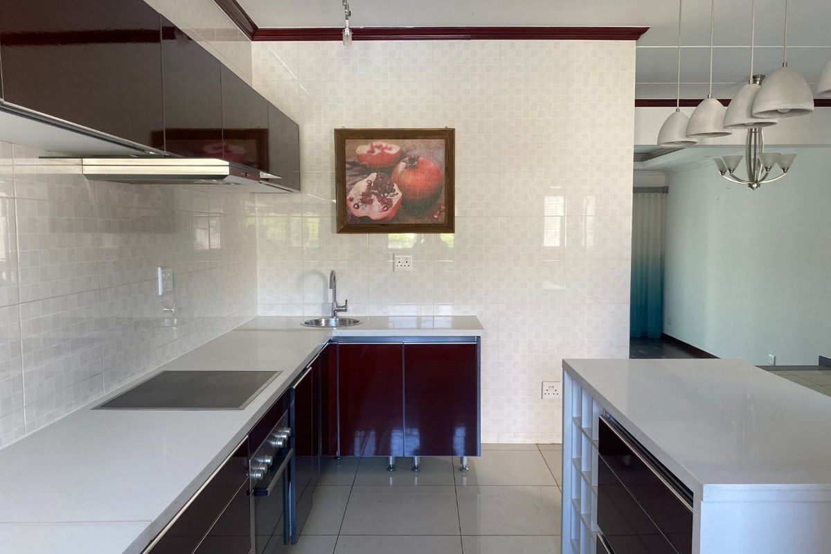3 BEDROOMS TRIPLEX 2.5 BATHROOMS FOR SALE IN ROSA ROYALE EASTE , - Photo 5