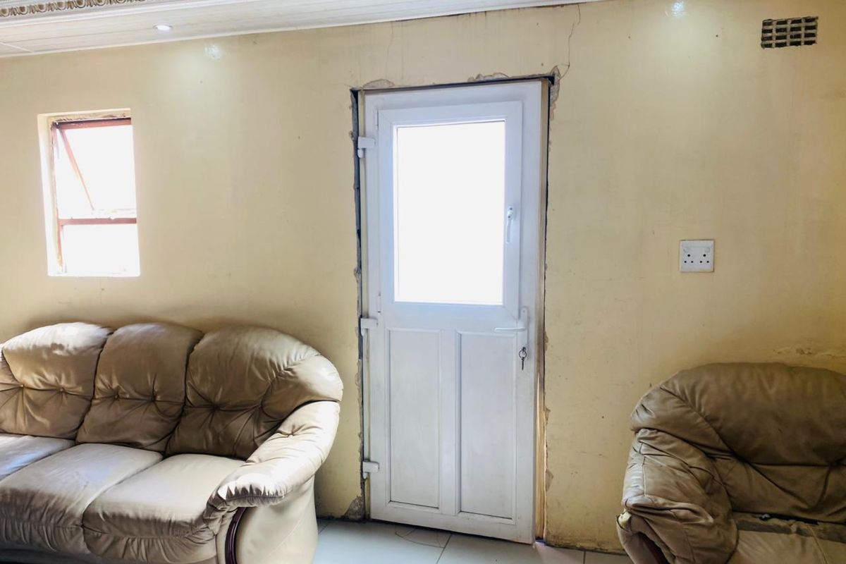 Lovely 4 Bedroom Double Storey family home  - Photo 4