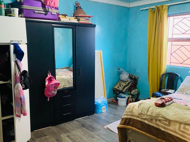 Lovely 4 Bedroom Double Storey family home  - Photo 6