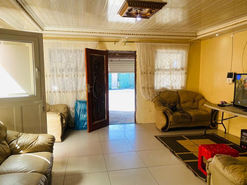 Lovely 4 Bedroom Double Storey family home  - Photo 3