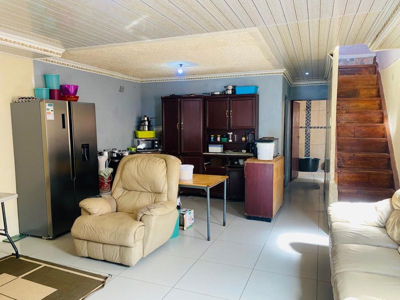 4 Bedroom Double Storey family home  - Photo 2