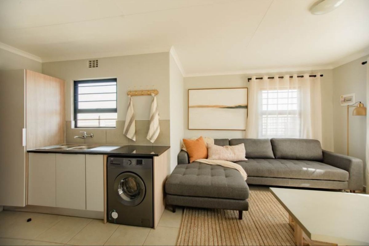 Spacious 3 bedroom 2-bathroom house or sale in Milano - Photo 5