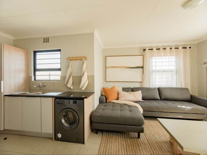 Spacious 3 bedroom 2-bathroom house or sale in Milano - Photo 5