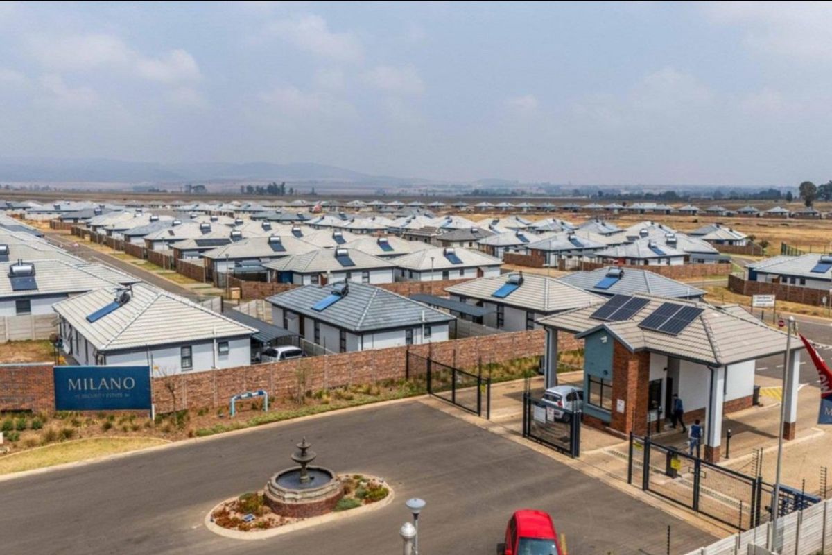 Spacious 3 bedroom 2-bathroom house or sale in Milano - Photo 3