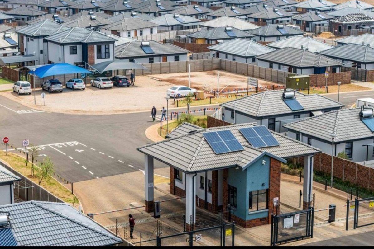 Spacious 3 bedroom 2-bathroom house or sale in Milano - Photo 4