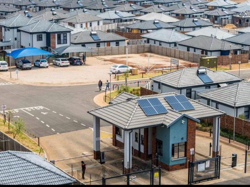 Spacious 3 bedroom 2-bathroom house or sale in Milano - Photo 4