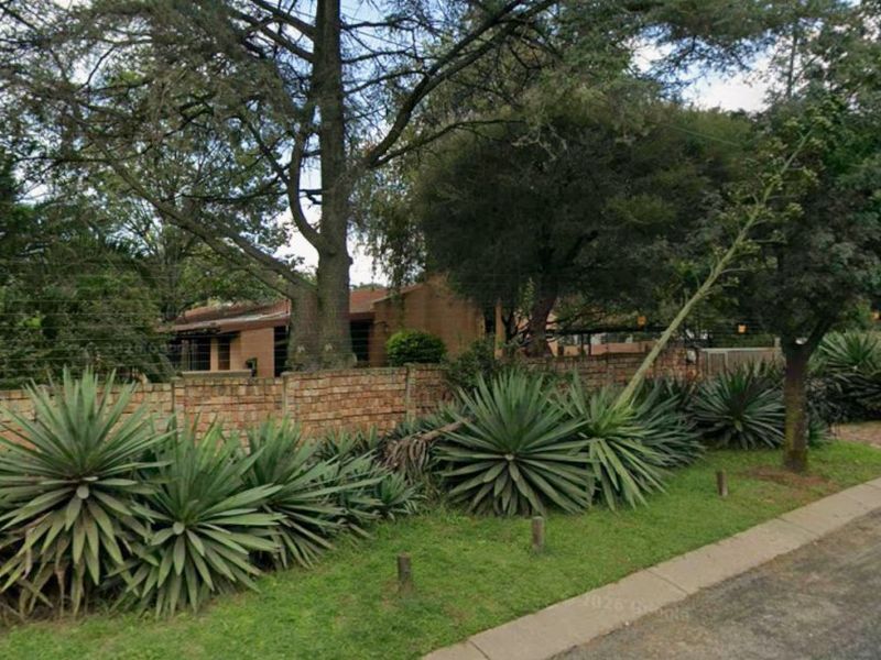 Spacious Family Home with Great Potential & Entertainment Features - Photo 2