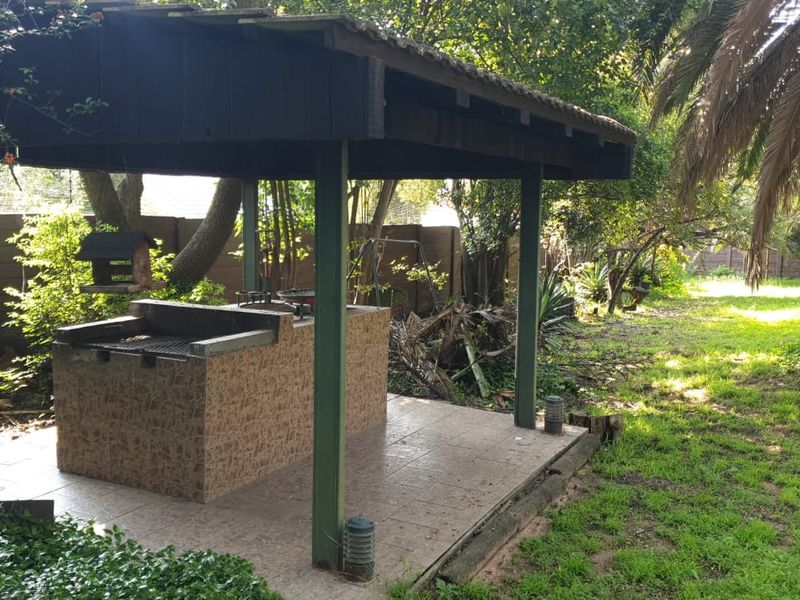 Spacious Family Home with Great Potential & Entertainment Features - Photo 7