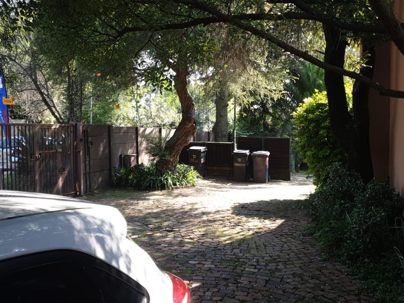 Spacious Family Home with Great Potential & Entertainment Features - Photo 8