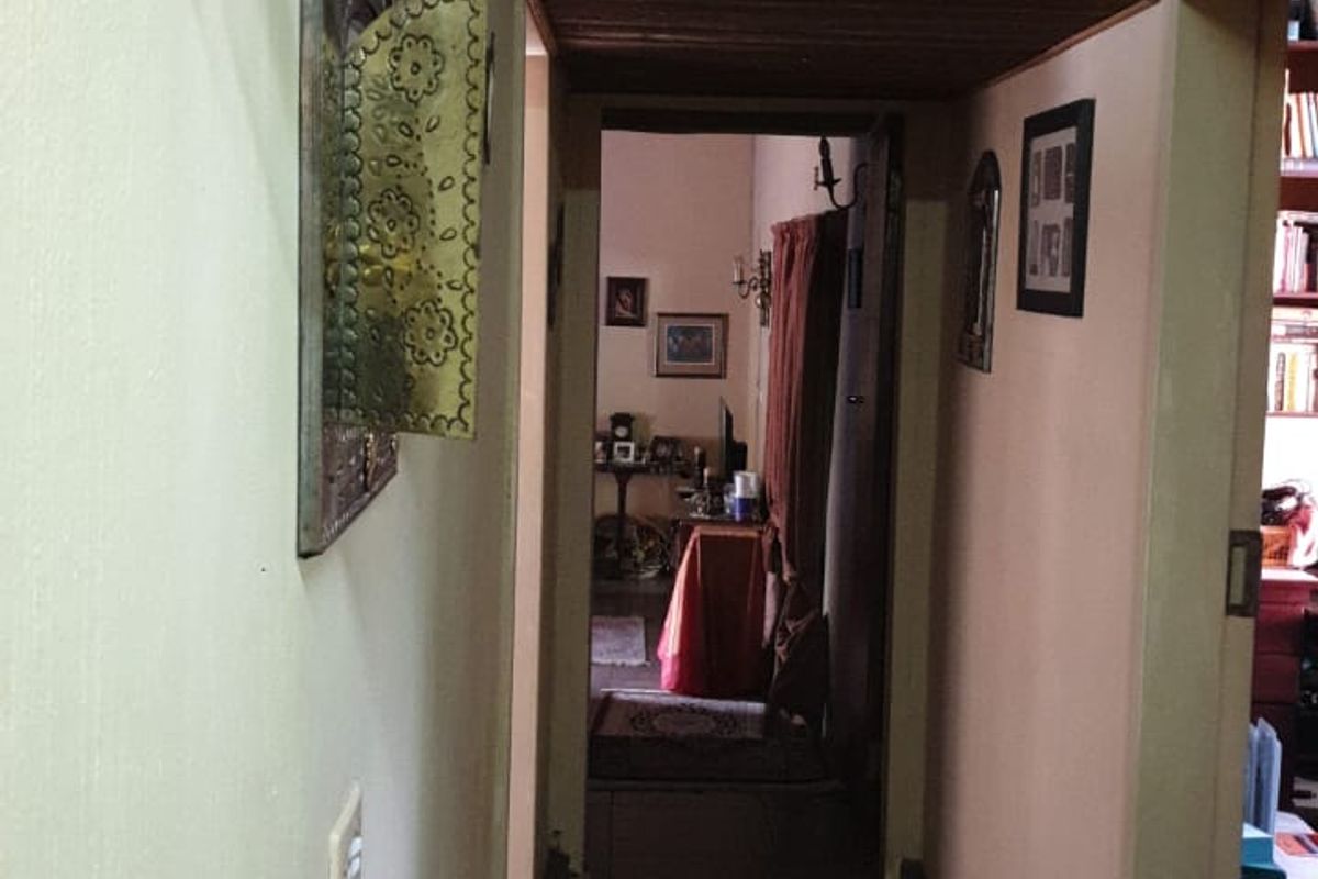 Spacious Family Home with Great Potential & Entertainment Features - Photo 3