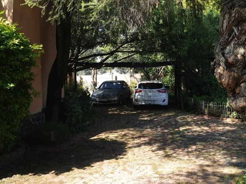 Spacious Family Home with Great Potential & Entertainment Features - Photo 5