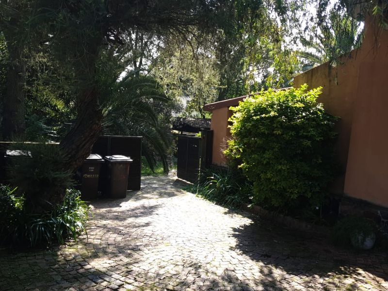 Spacious Family Home with Great Potential & Entertainment Features - Photo 6