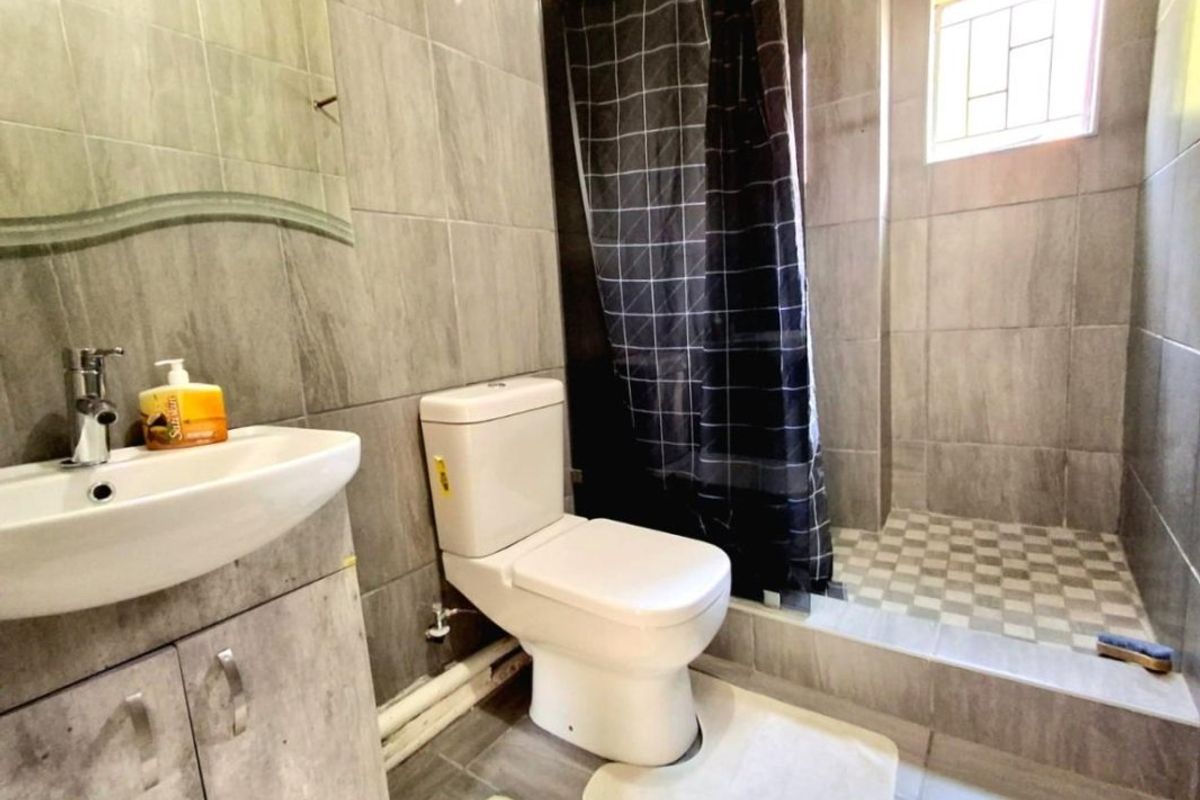 Modern Comfort with a Private Garden Retreat! - Photo 4