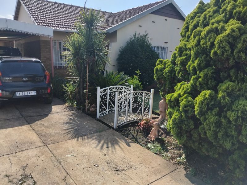 Charming Family Home with Pool – Great Value & Comfort! - Photo 3