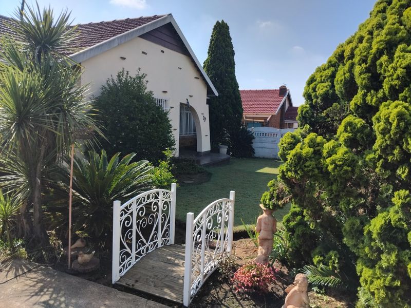 Charming Family Home with Pool – Great Value & Comfort! - Photo 1