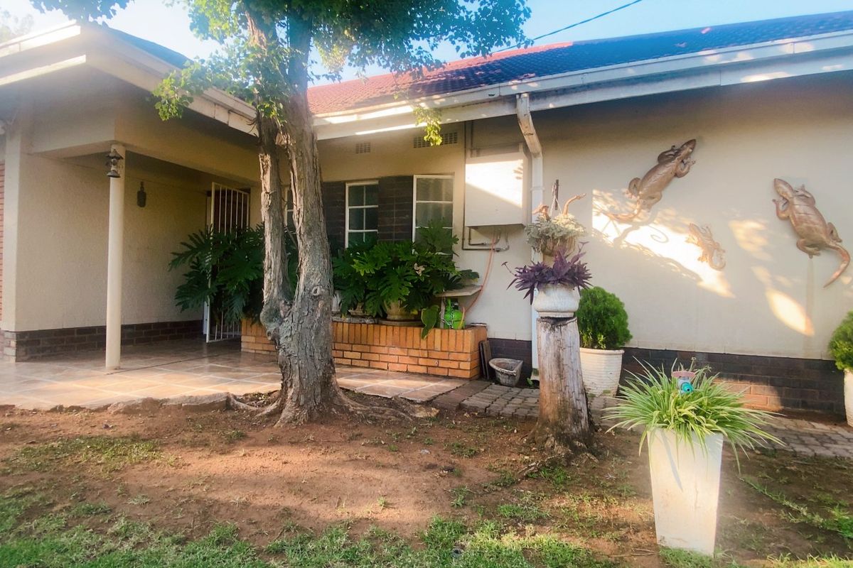 Charming and Comfortable home in Risiville with flat - Photo 2