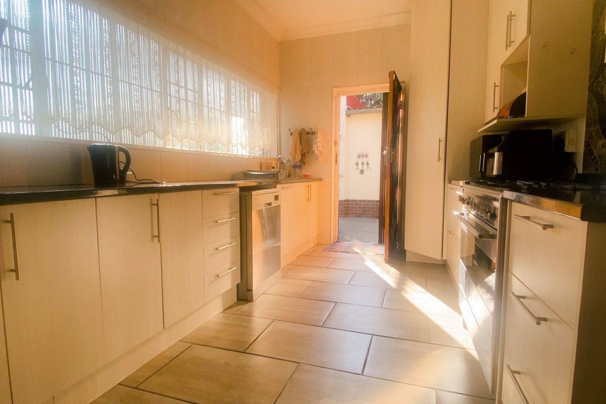 Charming and Comfortable home in Risiville with flat - Photo 5