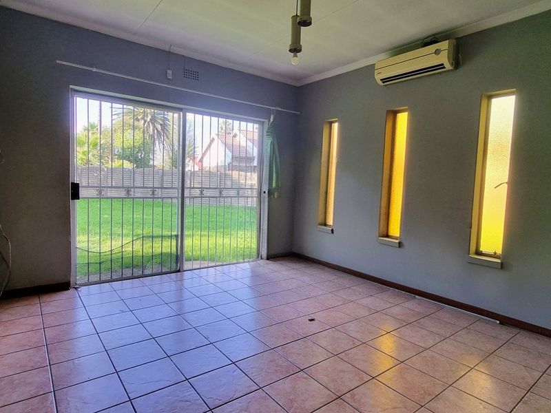 Family-Friendly Home in Convenient Location - Photo 3