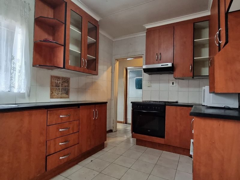 Family-Friendly Home in Convenient Location - Photo 2